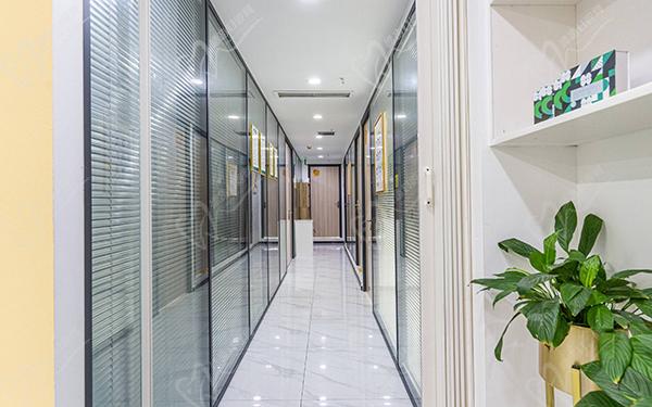 重慶美即適口腔診所走廊環(huán)境