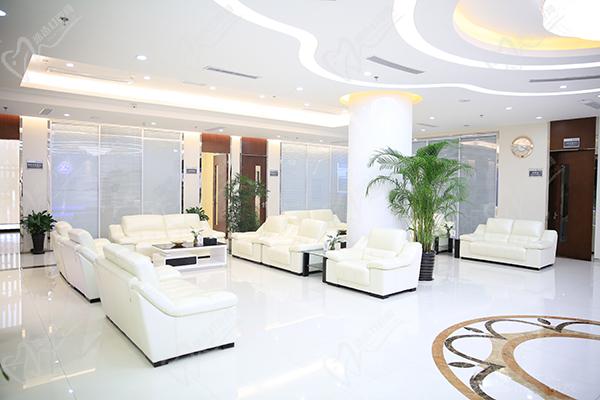 溫州拜爾口腔醫(yī)院（原溫州拜博口腔醫(yī)院）等候區(qū)